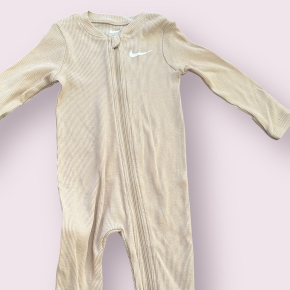 Nike Baby Set Of Three Footies - Gray, Camouflage, and Cream Size 6 Months - Picture 10 of 14